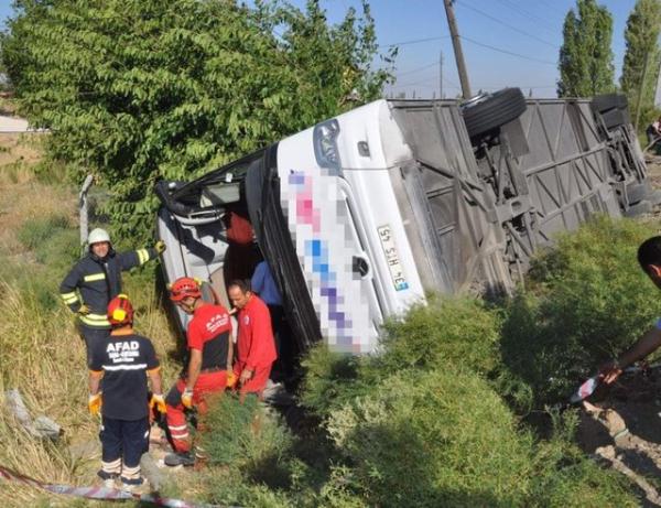 Aksaray'da meydana gelen trafik kazasında 6 kişi öldü 17 kişi yaralandı