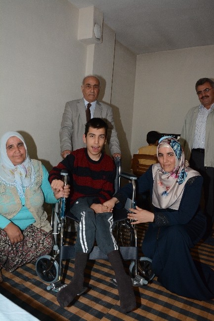 AK Parti'den 55 Engelliye Tekerlekli Sandalye