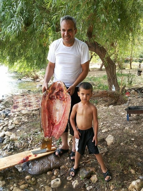 Sıtma Pınar Çayı'nda Yakalanan 10 Kilogramlık Balık Şaşırttı