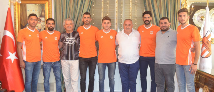 Arsuz Karaağaç Spor'da 6 İmza