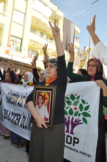 Ankara'daki Patlamada Ölen HDP'li Leyla Çiçek Toprağa Verildi