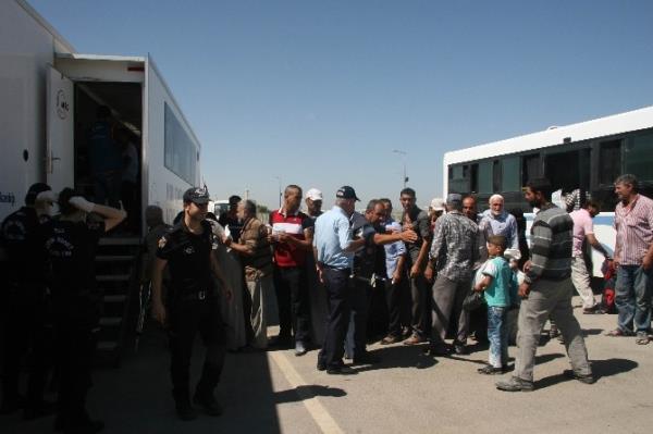 Bayramlaşmak İçin Ülkelerine Giden Suriyelilerin Türkiye'ye Dönüşü Sürüyor