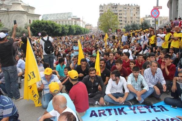 Ankara'daki Saldırı, Mersin'de Düzenlenen Yürüyüşle Protesto Edildi