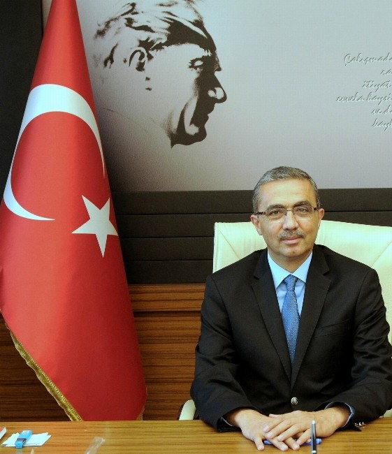 Rektör Prof. Dr. Güvenç'in 10 Kasım Atatürk'ü Anma Mesajı
