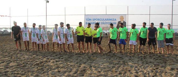 İskenderun'da Plaj Futbolu Heyecanı