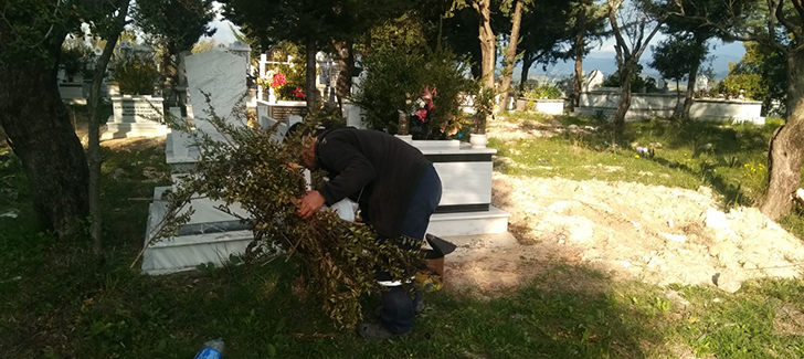 Mezarlık Temizleme Çalışmaları Kent Genelinde Sürüyor