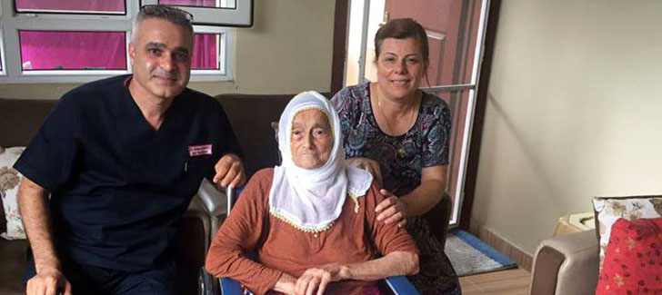 Uzm. Dr. Gürkan Alagözden Yaşlı Hastalara Moral Ziyareti