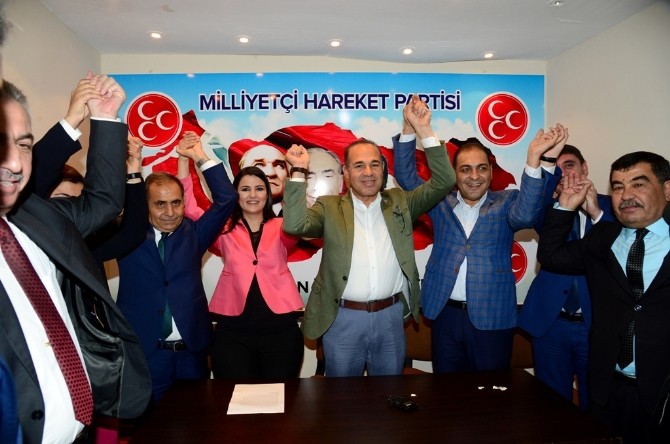 AK Parti'den İstifa Etti MHP'ye Geçti