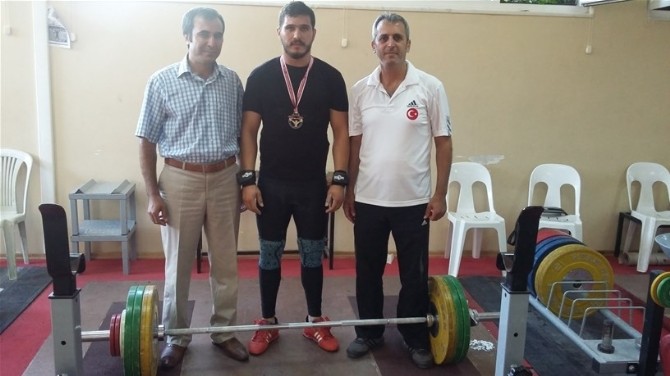 Tarsuslu Halterci Murat Yazlık Türkiye Şampiyonu Oldu