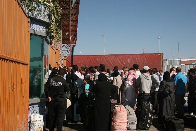 Öncüpınar Sınır Kapısı'nda Suriyelilerin Bayram Dönüşü Yoğunluğu