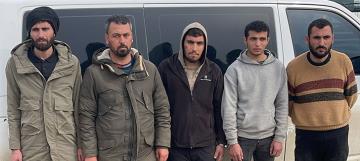 Hatay'da 16 Göçmen Yakalandı, 2 Kaçakçı Tutuklandı