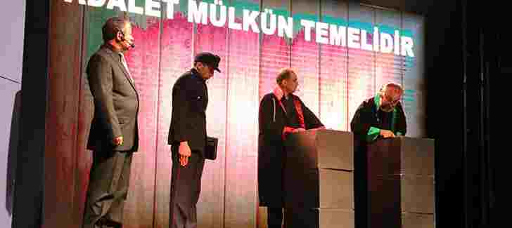 “MAHZUNİ ŞERİF”ADLI OYUN ARSUZ EXPO MEYDANINDA SAHNELENDİ