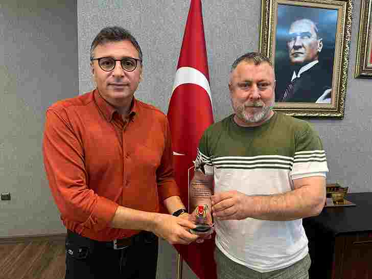 İGC’den Başkan Dönmez’e Plaket