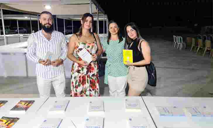 SEVAL KİRMİT YAZAR, ARSUZ’DAKİ İMZA GÜNÜNDE OKURLARIYLA BULUŞTU