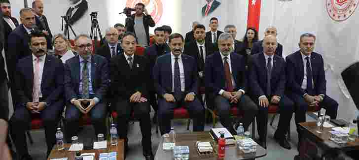 ÖNTÜRK, ENEK DÖKÜM SAHASINDAKİ TESİSİN AÇILIŞINA KATILDI