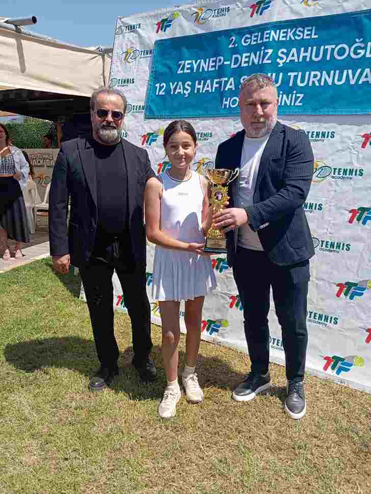 Tenis Turnuvasında Ödüller Sahiplerini Buldu