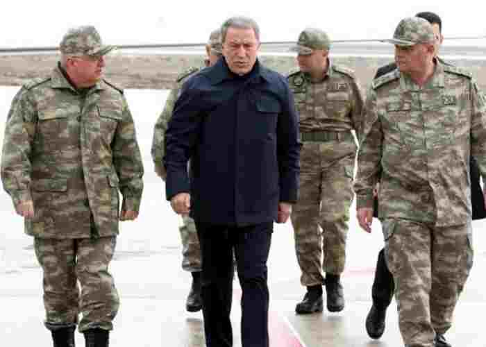 Bakan Akar Ve Komutanlar Suriye Sınırında