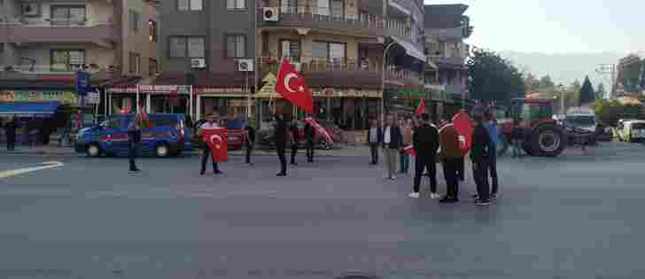 Arsuz Kavşaklarında Hayatı Durduran 2 Dakika !