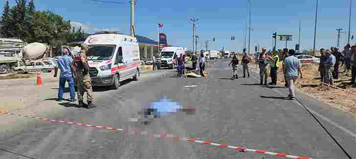 Kamyonetle çarpışan motosikletteki 2 kişi öldü