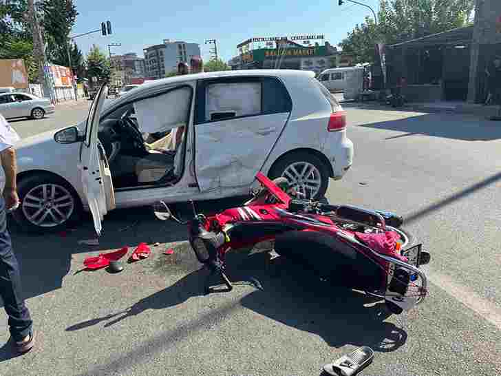 Hatay’da Otomobil İle Motosiklet Çarpıştı: 2 Yaralı