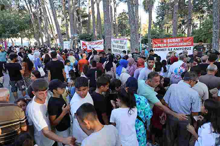 Hatay’da Mevlit Programında İzdiham: Deprem Şehitleri İçin Dualar Okundu