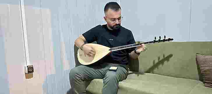 Depremzede öğretmenden Narin için yürek yakan türkü