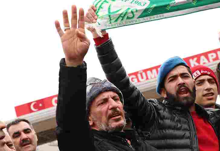 Mehmetçiğe Sınırda Bayraklı Destek