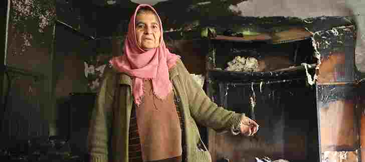Mumdan Çıkan Yangın, Defne’de Evi Küle Çevirdi