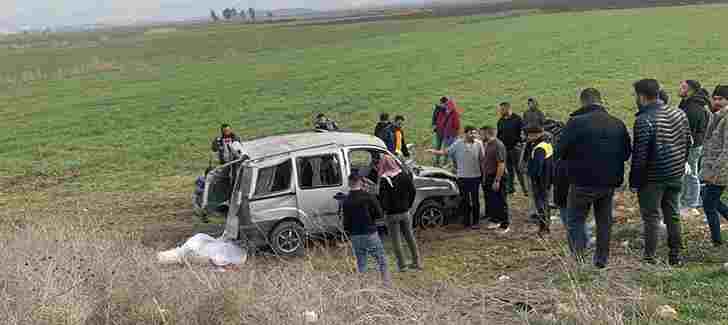 Hatay’da hafif ticari araç tarlaya uçtu: 1’i ağır 3 yaralı