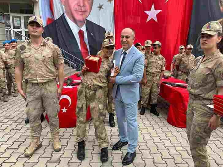 Kamuflaj giyen engelli gençler yemin etti