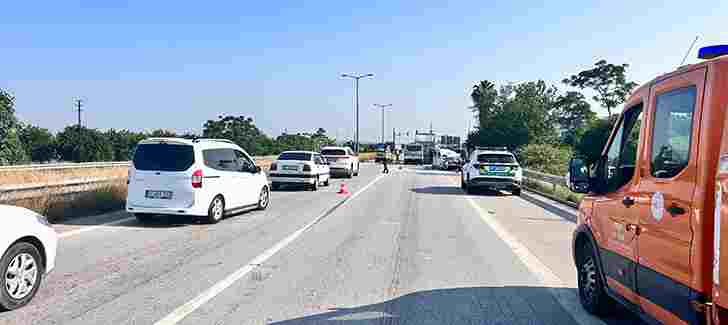 Hatay’da kamyon 3 aracı biçti: 1 ölü, 10 yaralı