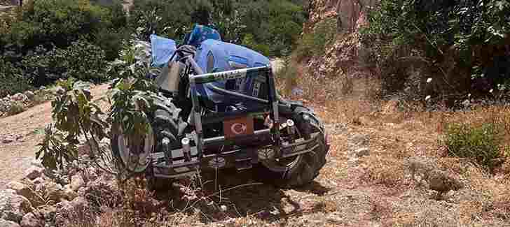 Hatay’da traktör devrildi: 2 yaralı