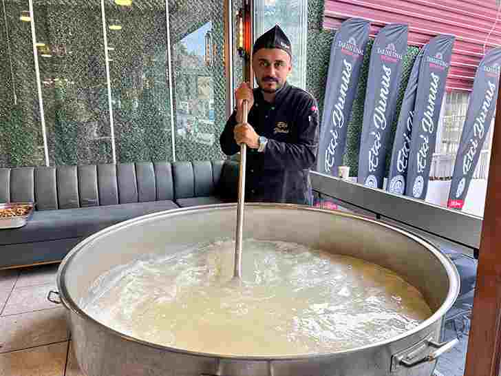 Belen’de 5 Bin Kişilik Aşure İkramı