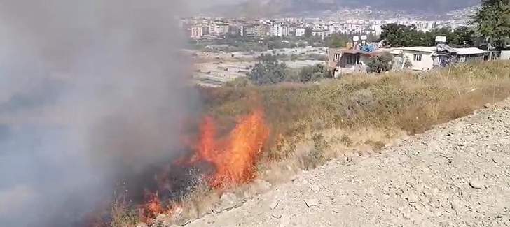 Hatay’da çıkan bahçe yangını büyümeden söndürüldü