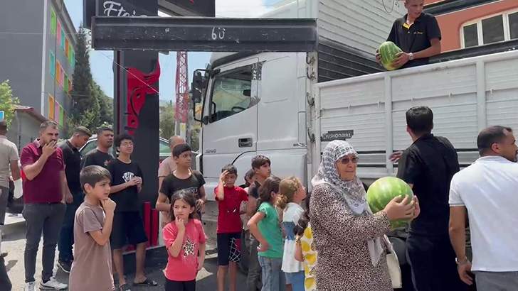 20 Ton Karpuz Bedava Dağıtıldı!