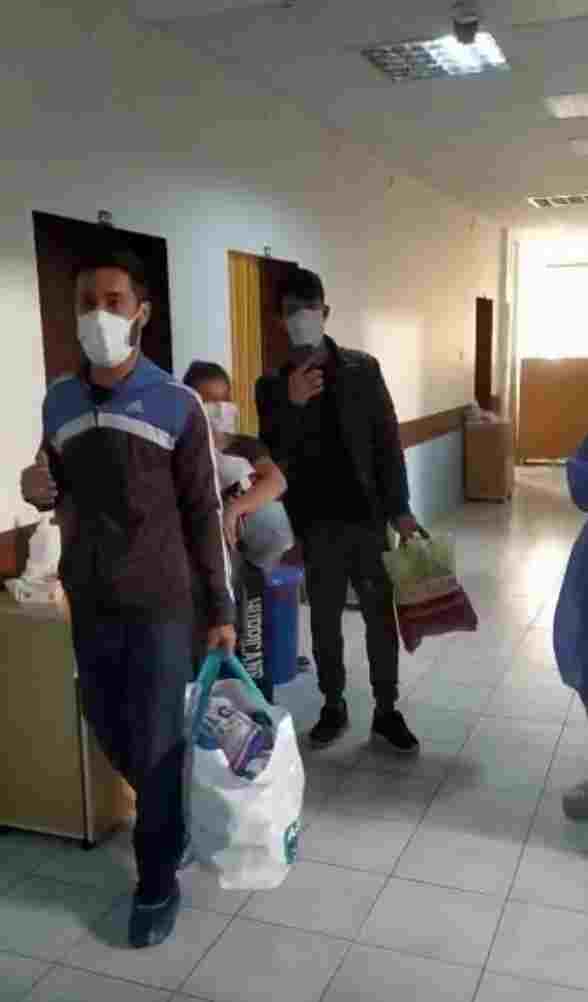 İskenderunda iyileşen 3 korona virüs hastası alkışlarla taburcu edildi