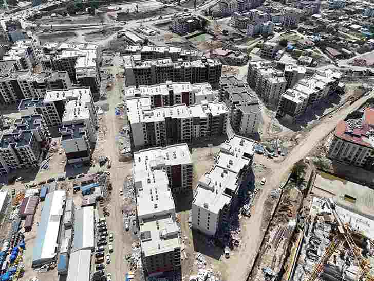 ELEKTRİK MAHALLESİ’NDEKİ TOKİ KONUTLARI YÜKSELİYOR