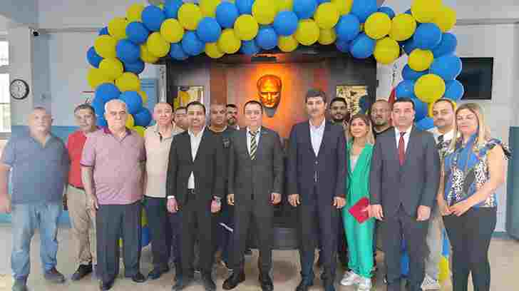 İskenderun Fenerbahçeliler Deneğinden Akdeniz Ortaokulu’na Atatürk Köşesi