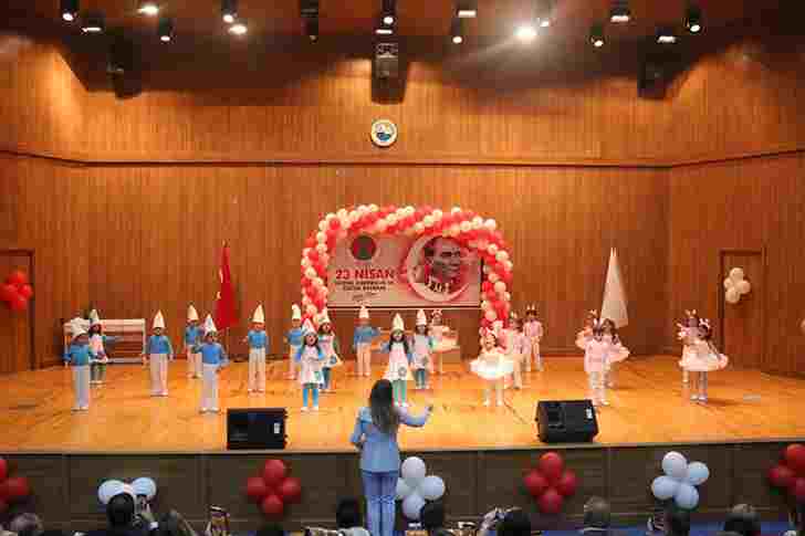 ARSUZ EVRENSEL ANAOKULU’NDA 23 NİSAN COŞKUSU