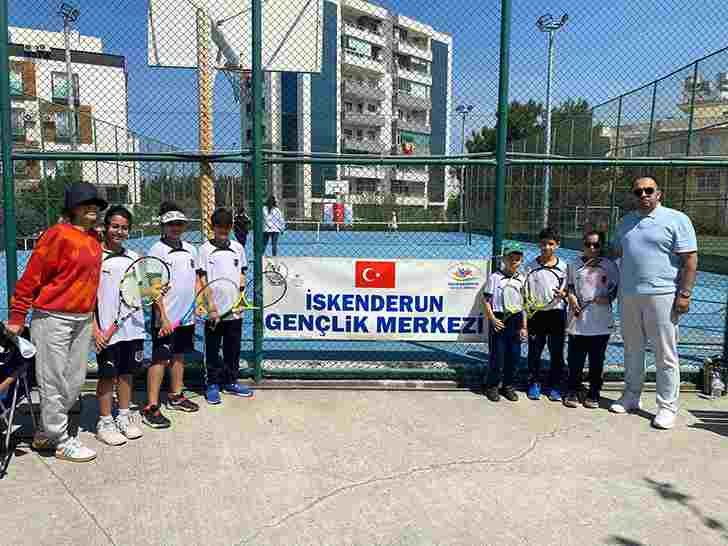 23 Nisan Etkinlikleri Tenis Müsabakaları Gençlik Merkezinde Gerçekleşti