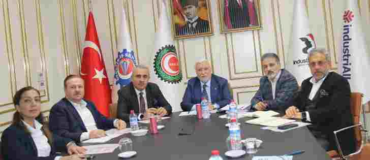 “En Düşük Emekli Maaşı Asgari Ücret Seviyesine Çekilmeli”