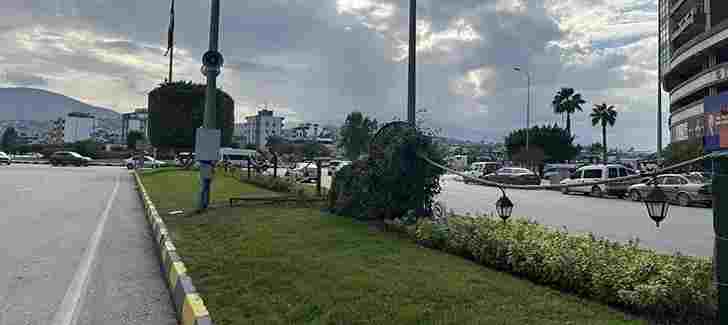 İskenderun’da Çimlere Basmaya Anonslu Uyarı