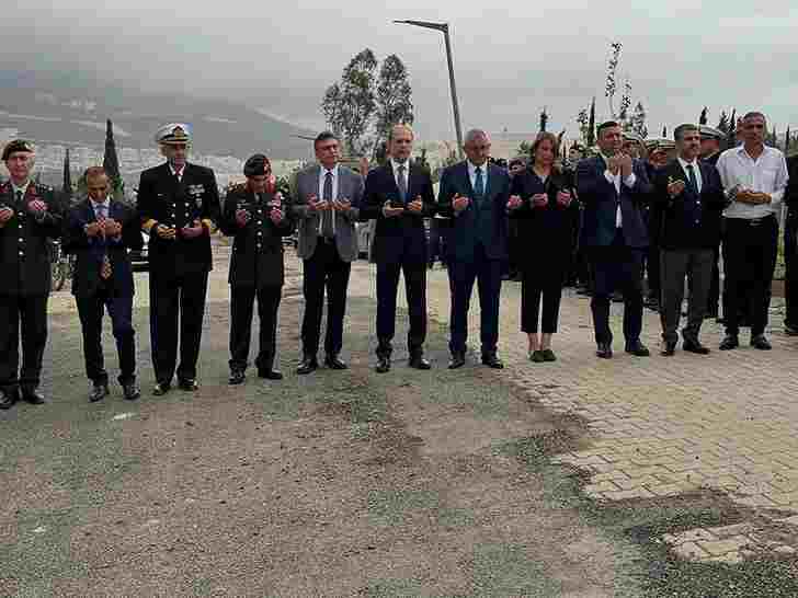 İSKENDERUN’DA ŞEHİTLİK ZİYARETİ