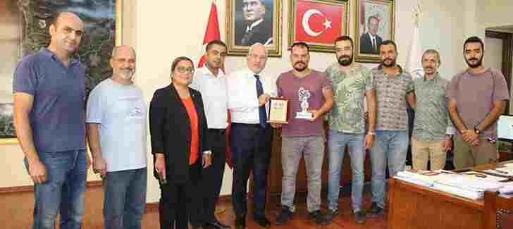 Motosiklet Tutkunlarından Başkan Tosyalı’ya Teşekkür Plaketi