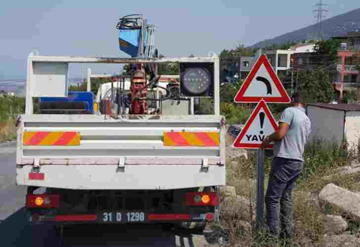 HBB Ekiplerinden Yeni Trafik Levhaları