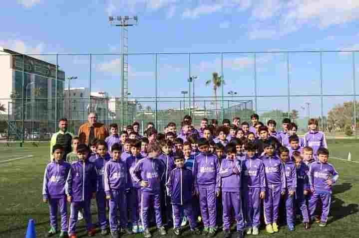 BAŞKAN HAKAN BOLAT ASAŞ SPOR FUTBOL OKULUNU ZİYARET ETTİ