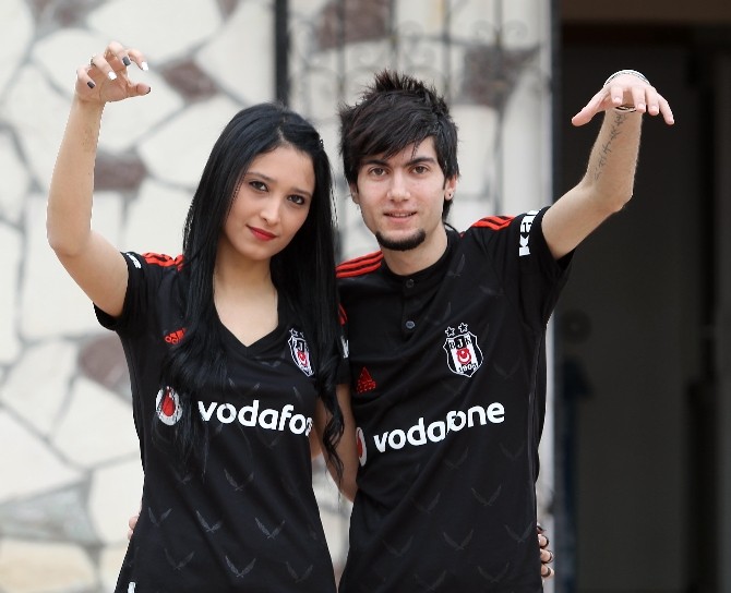 Çılgın Beşiktaşlı Çift Nikah Masasında Son Noktayı Koydu