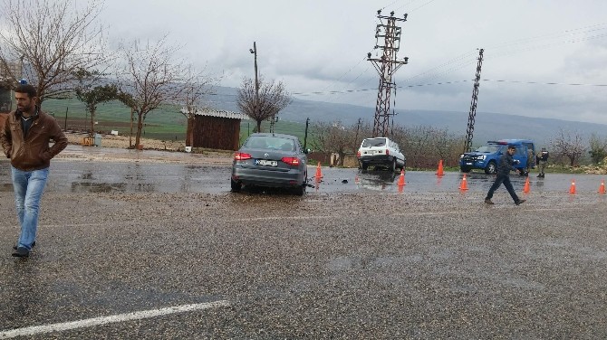 Gaziantep'de Küçük Çocuk Otomobil İle Tali Yoldan Fırladı