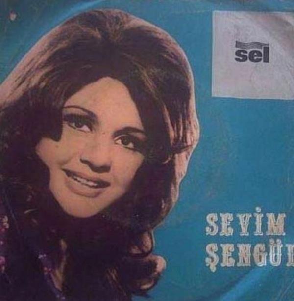 Yeşilçam'da birçok filme sesini veren ses sanatçısı Sevim Şengül, 1938'de İstanbul'da doğdu.