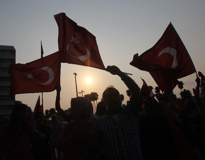 Adana Ayağa Kalktı, Teröre Tepki Yürüyüşü Düzenledi